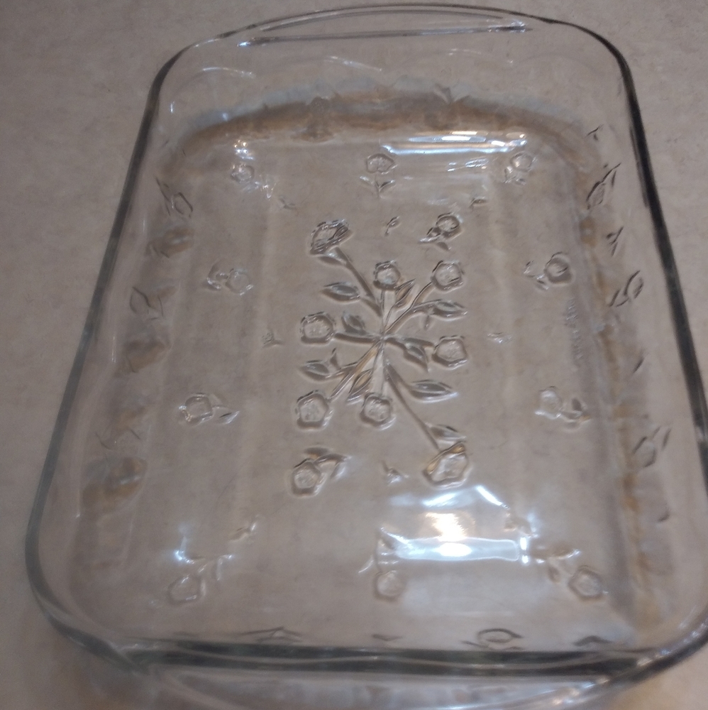 Beautiful Lasagna Pan - Oven Proof glass with etched flowers